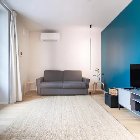 - Quiet Apartman Como
